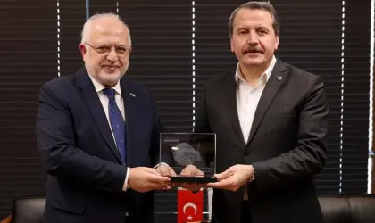 Genel Başkanımız ve heyet, Memur-Sen Konfederasyonu Genel Başkanı Sayın Ali Yalçın’ı ziyaret etti.